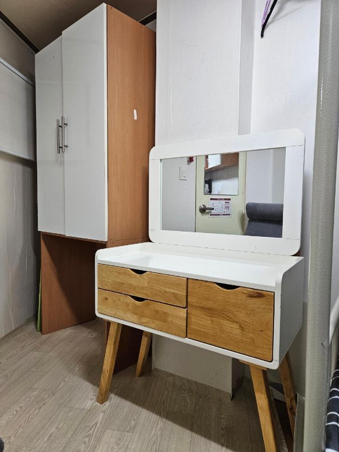 Hub House Livingtel Hostel Seoul Exterior photo